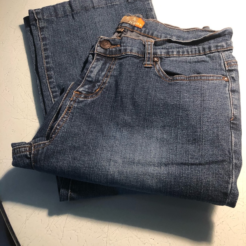 Yuka Distressed jeans